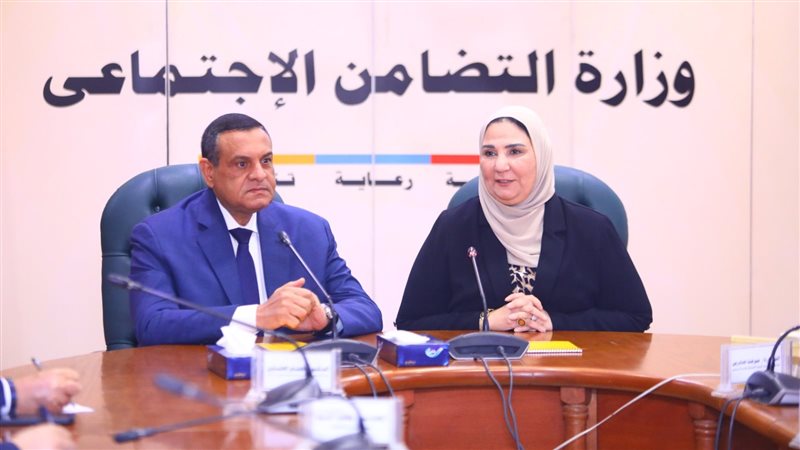 وزيرة التضامن ووزير