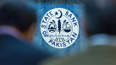 المركزي الباكستاني يقرر رفع سعر الفائدة 100 نقطة أساس إلى 21 %