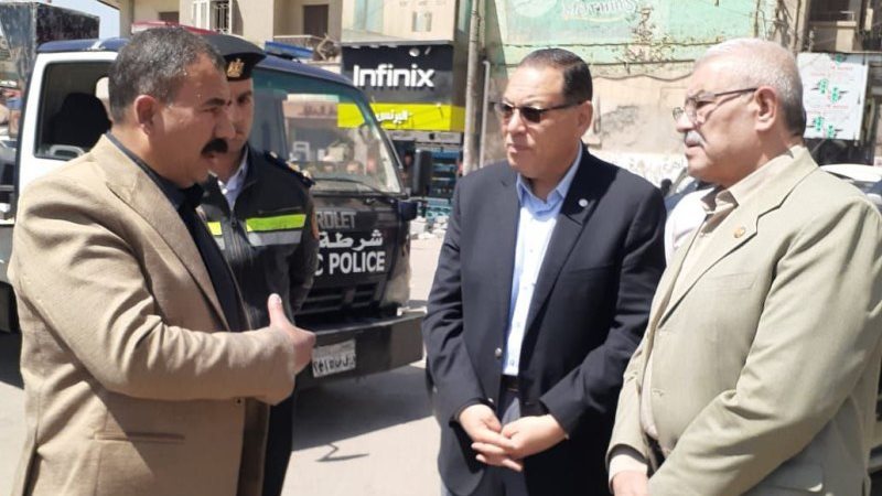  جدارية خلف تمثال
