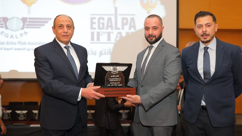 رابطة الطيارين تكرم