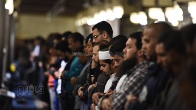 ليلة النصف من رمضان، آلاف المصلين يؤدون صلاتي العشاء والتراويح في الأزهر