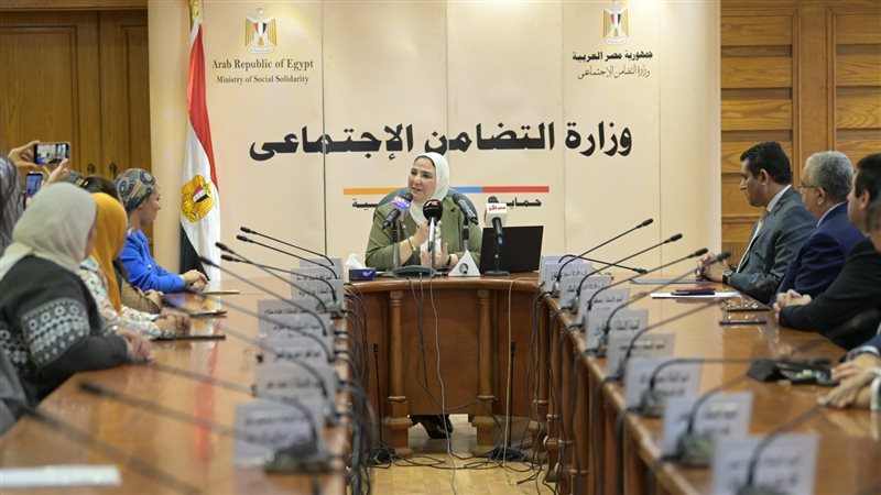 نيفين القياج وزيرة