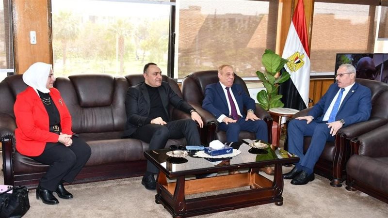 لقاء رئيس جامعة قناة