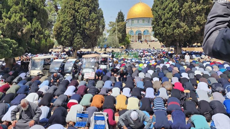 صلاة الجمعة من المسجد