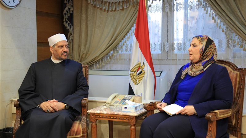 نيفين القياج وزيرة