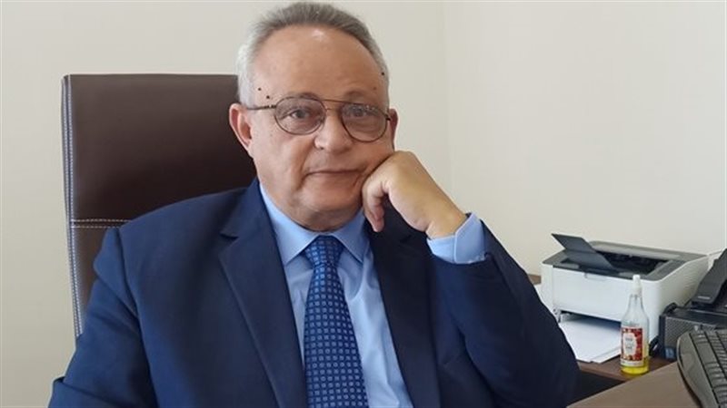 الدكتور أحمد زايد