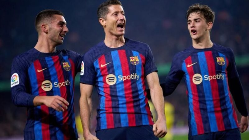 لاعبو برشلونة، فيتو