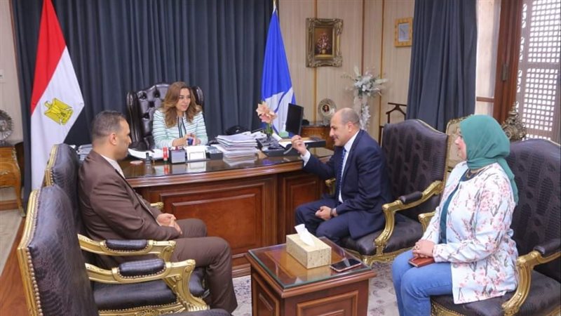 محافظ دمياط تلتقى