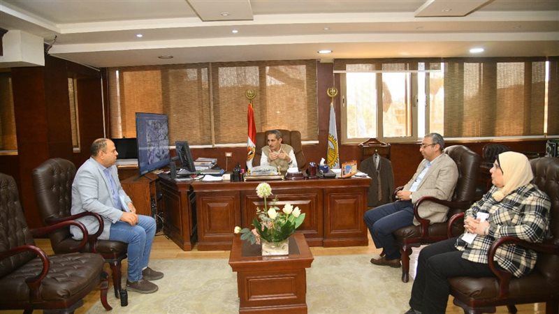 محافظ الغربية خلال