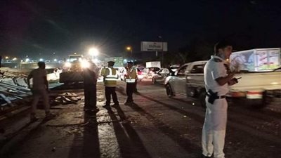 إعادة الحركة المرورية لطبيعتها بعد انقلاب سيارة نقل محملة بـ