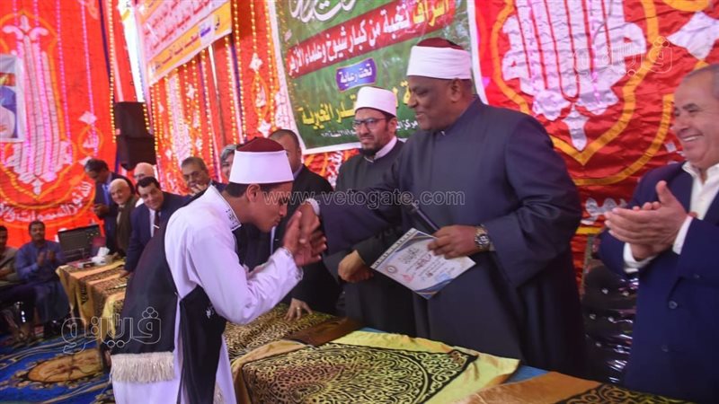الشاب الفائز بالجائزة