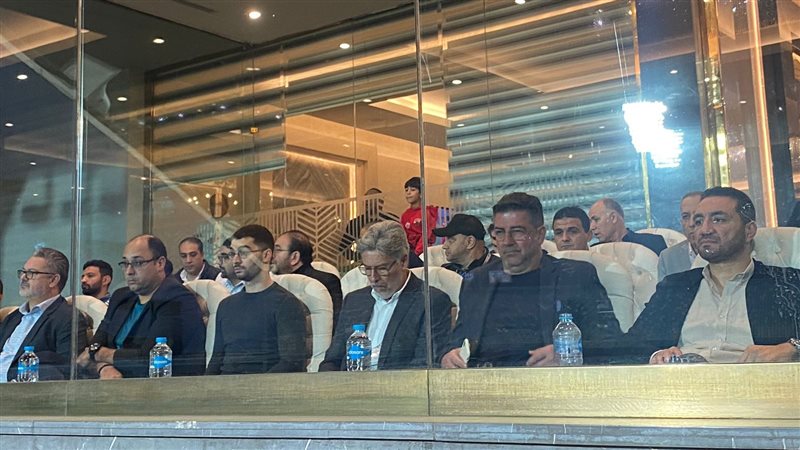 فيتوريا وميكالي يحضران