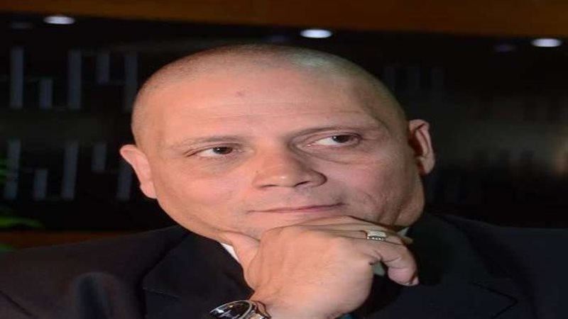 الكاتب الصحفي هشام