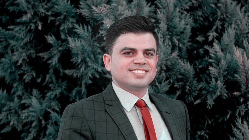  الكاتب الصحفي رامى