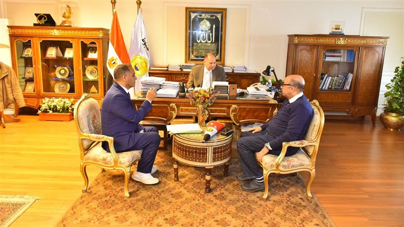 اجتماع محافظ أسيوط،