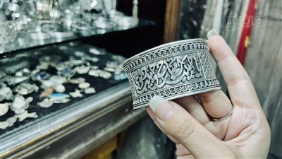 الطلب القياسي يدفع الفضة إلى عصر جديد من العجز