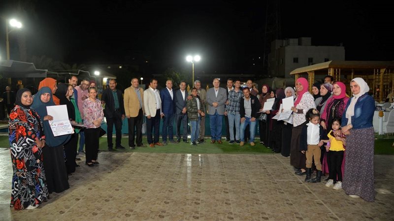 محافظ أسيوط يكرم