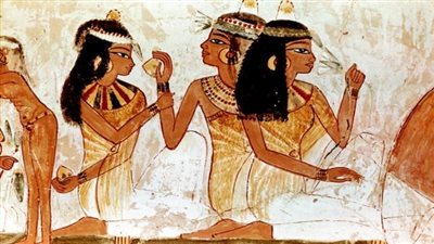 باحث أثري: المرأة المصرية أول من عرفت الزينة ومستحضرات التجميل قديمًا