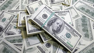 تفسير حلم رؤية الدولارات في المنام وعلاقتها بالتعرض للغدر والخيانة 