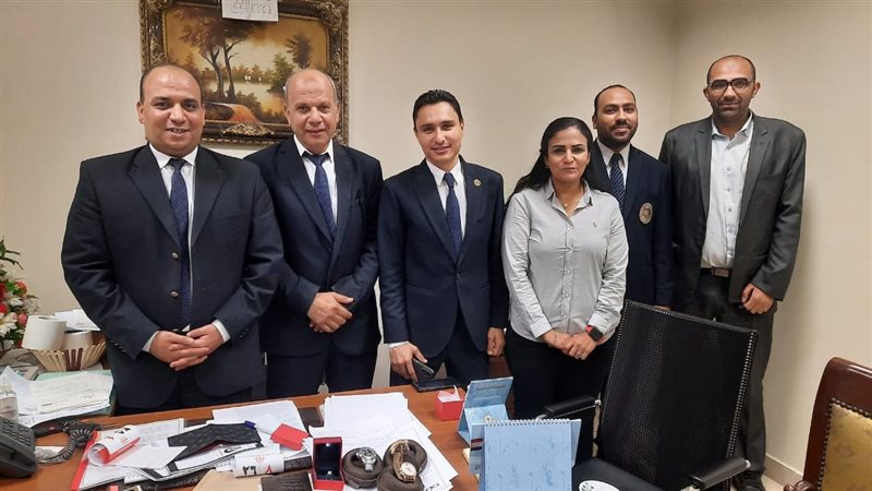 الساعات بحوزة رجال