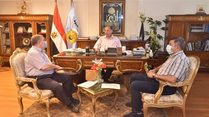 اجتماع محافظ أسيوط