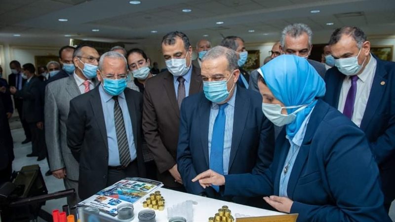  وزير الإنتاج الحربى