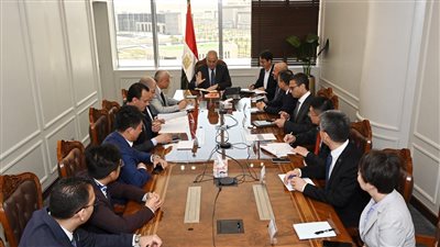 وزير الإسكان يبحث مع نائب رئيس شركة سينوشور الصينية التعاون المشترك 