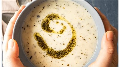 طريقة عمل شوربة الزبادي بالنعناع للسحور (فيديو)