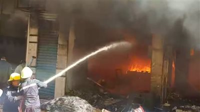 النيران تلتهم جميع محتويات محل ملابس فى العمرانية 