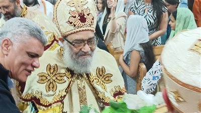 إقبال كبير على قداس عيد القيامة بكنيسة الأنبا بيشوي ببورسعيد (فيديو وصور)