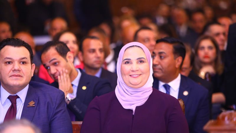 نيفين القياج وزيرة