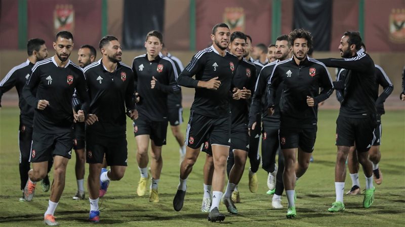 فريق الكرة بالأهلي،فيتو