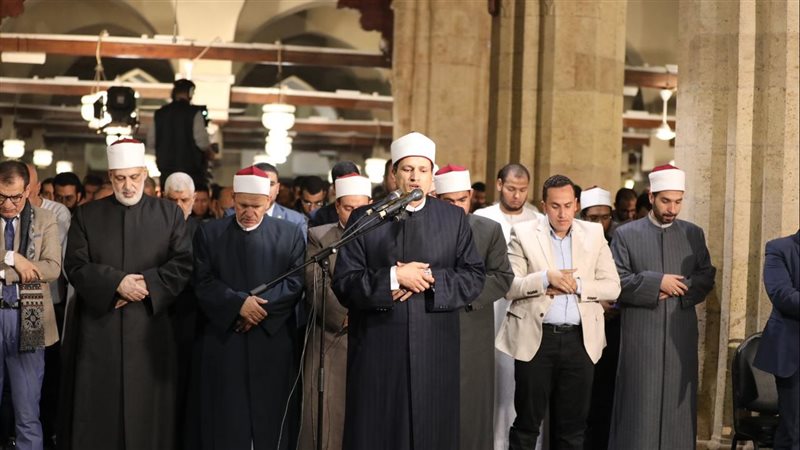 صلاة التراويح بالجامع