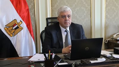 التعليم العالي تناقش موقف الطلاب المصريين العائدين من السودان