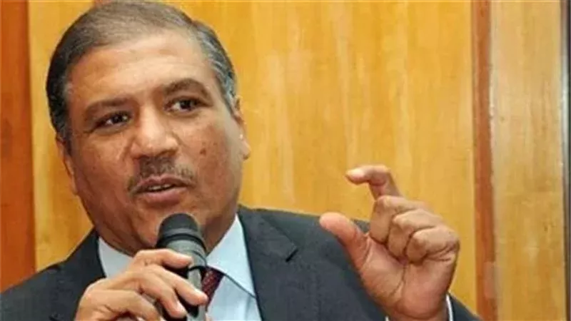 الدكتور عفت السادات،