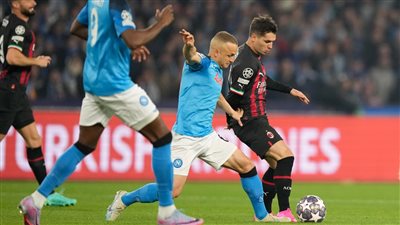 دوري أبطال أوروبا، ميلان يتقدم على نابولي بهدف جيرو في الشوط الأول 