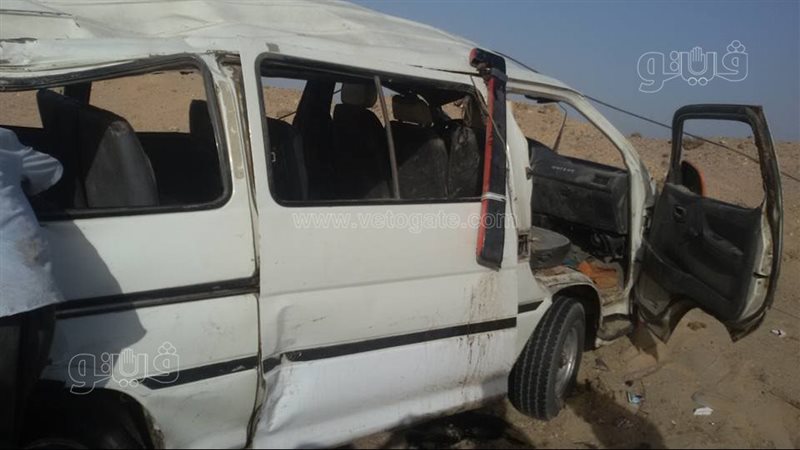 انقلاب سيارة بالطريق