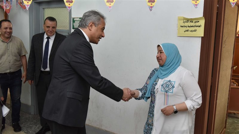 حسن شحاتة وزير القوى