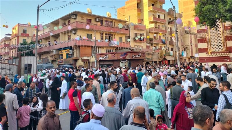 الآلاف ينتهون من