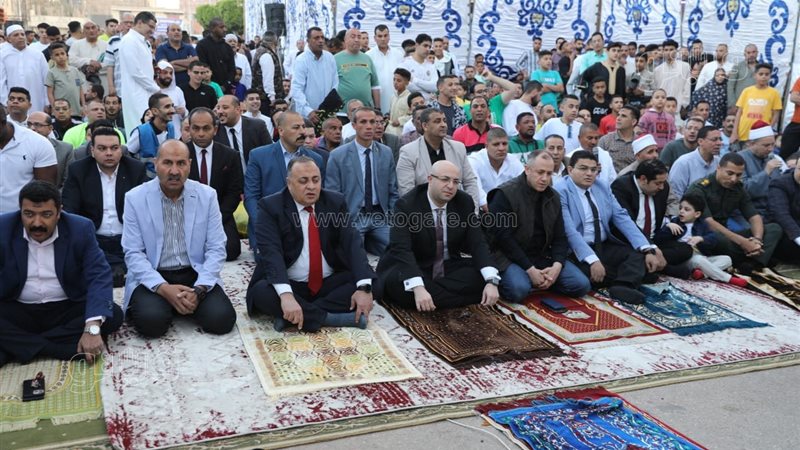 محافظ بني سويف يؤدي