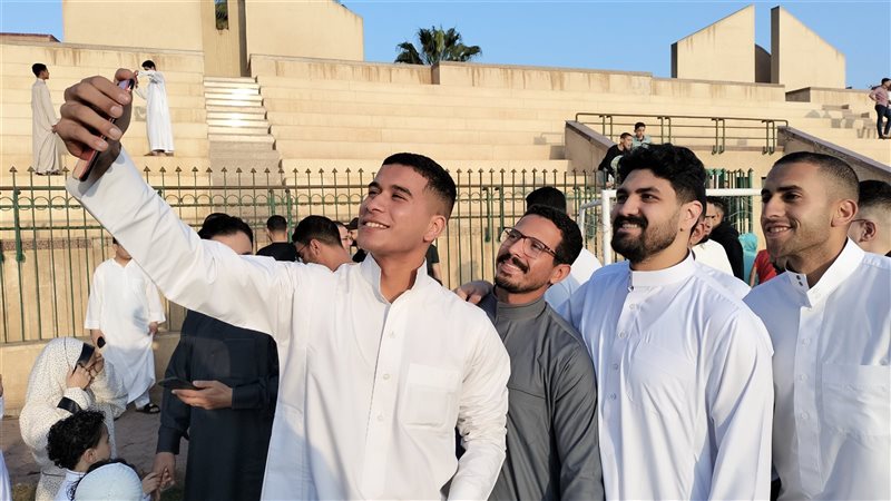 التقاط صور السيلفي،