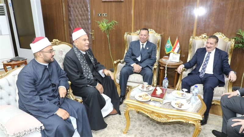 محافظ المنوفية مع
