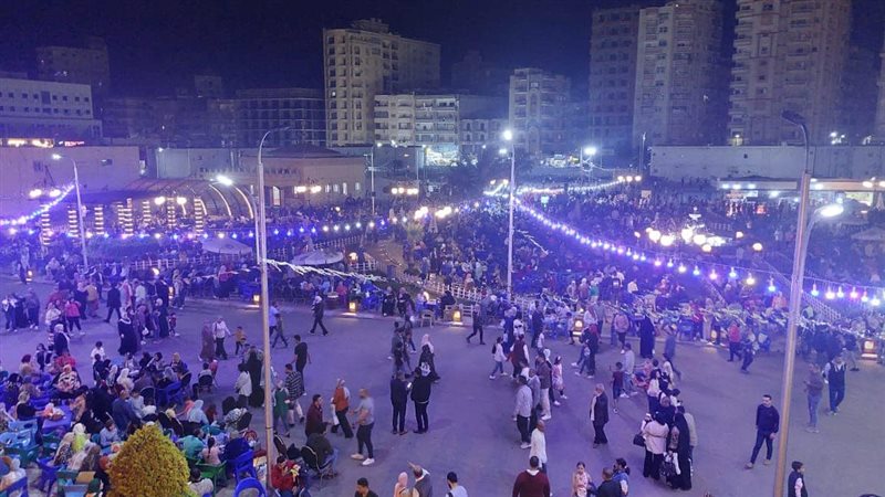 إقبال كثيف علي مناطق
