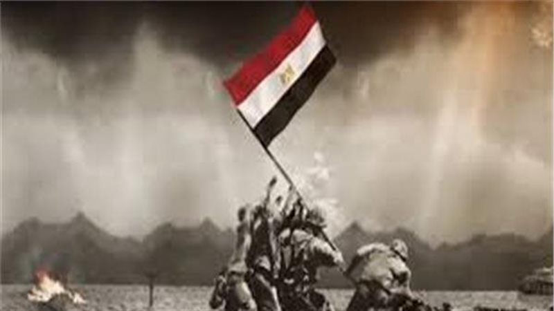 لحظة رفع العلم المصرى