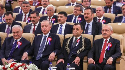 أردوغان يقطع مقابلة على الهواء بسبب إصابته بوعكة والرئاسة تكشف حالته الصحية (فيديو)