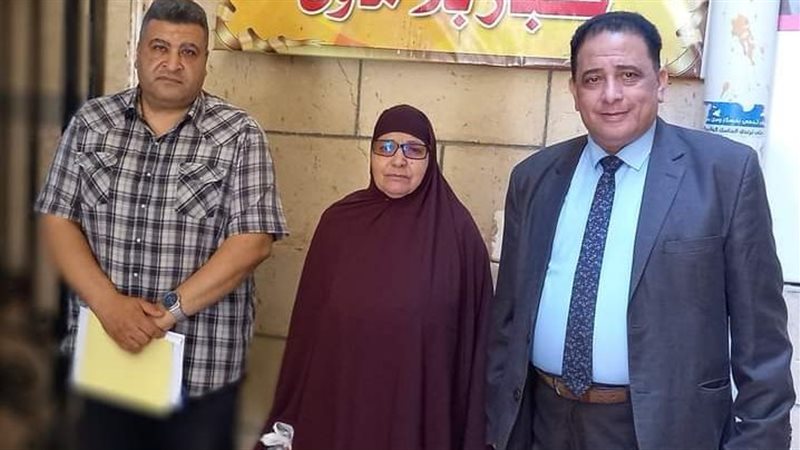 نقل مسنة مريضة هجرها