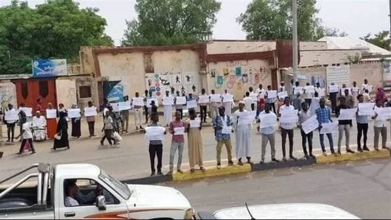 مئات السودانيين ينظمون