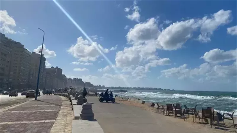 سطوع الشمس في سماء