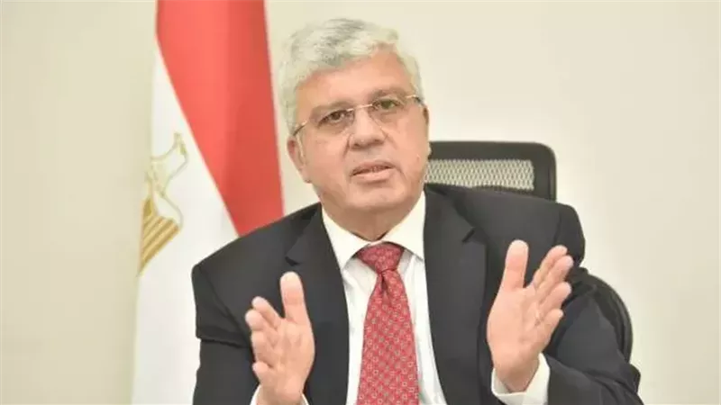  أيمن عاشور وزير