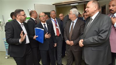 وزير التعليم العالي يفتتح قسم جراحة العظام بمستشفى الإصابات بجامعة أسيوط